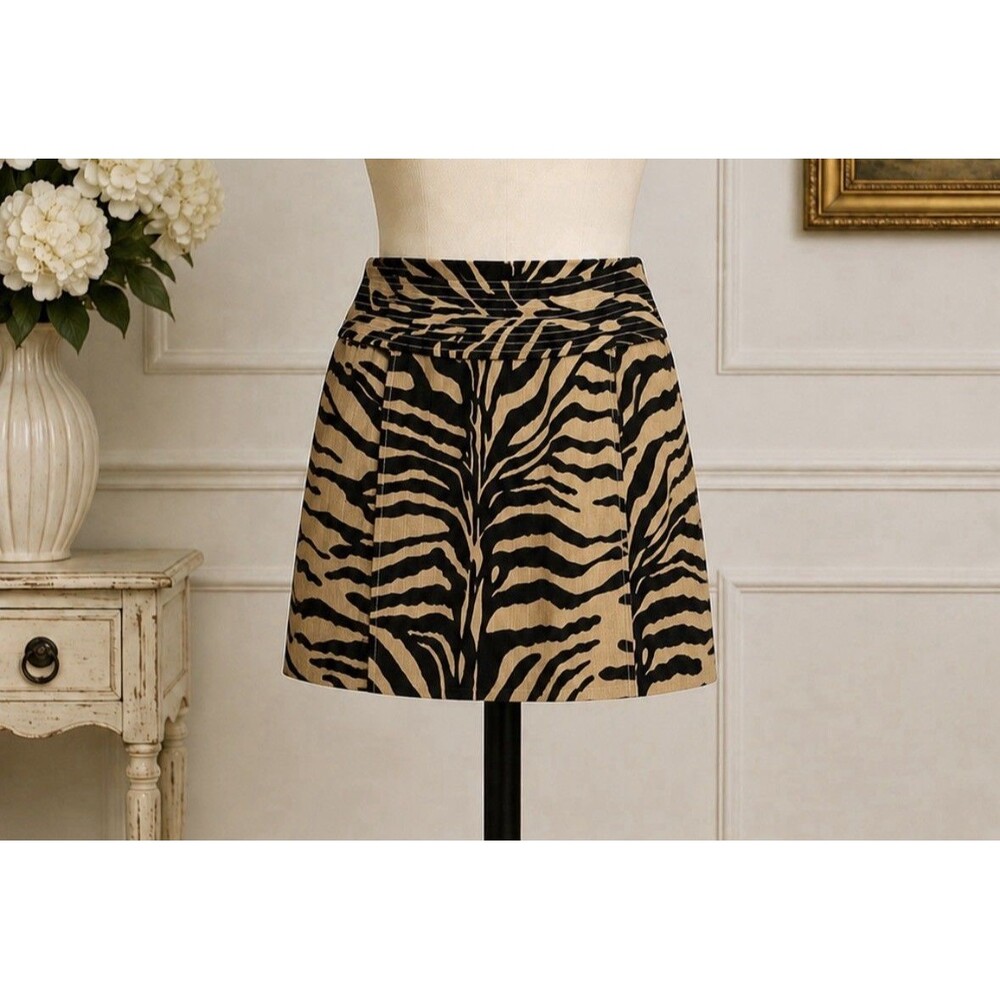 New With Tags Josephine Chaus Size 10 Women’s Lined Skirt 30” Waist 23” Length